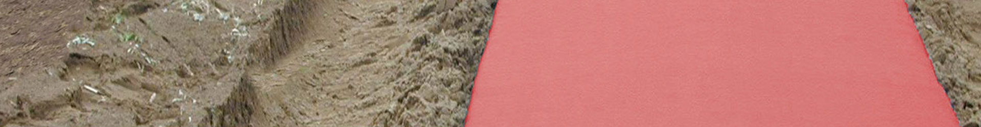 Paillis de plastique rouge